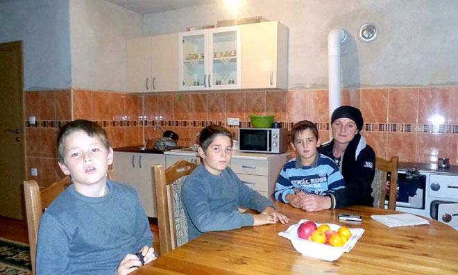 Ostali bez reči: Fakira Dreković sa decom u novoj kući
