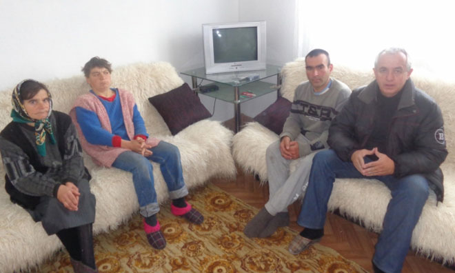 Uselili pre prvog snega: Porodica Obradović sa Hidom Muratovićem