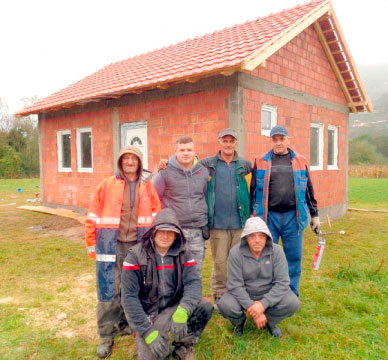 Majstori brzo stigli do krova