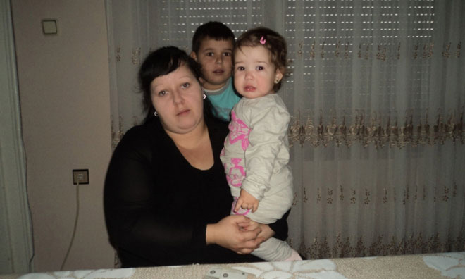 Još u žalosti: Mirjana Stamenković sa decom